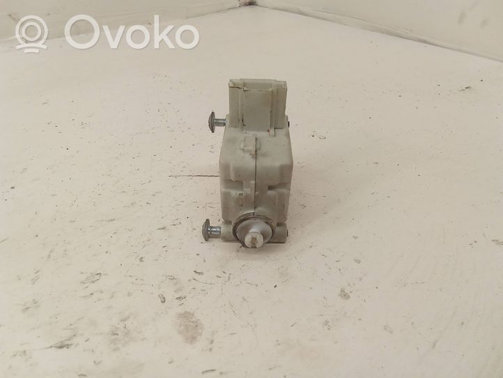 Audi A6 S6 C5 4B Motorino del tappo del serbatoio del carburante 4B0862153