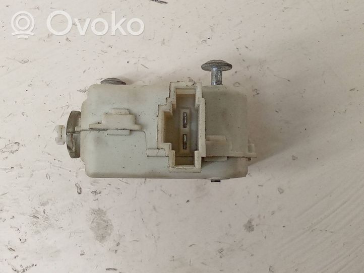 Audi A6 S6 C5 4B Motorino del tappo del serbatoio del carburante 4B0862153