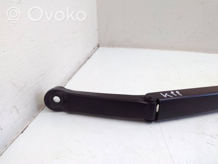 Toyota Prius (XW50) Front wiper blade arm 