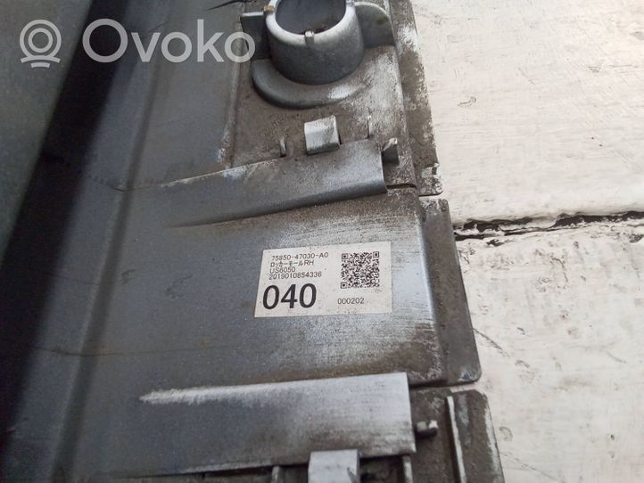 Toyota Prius (XW50) Marche-pieds 7585047030A0