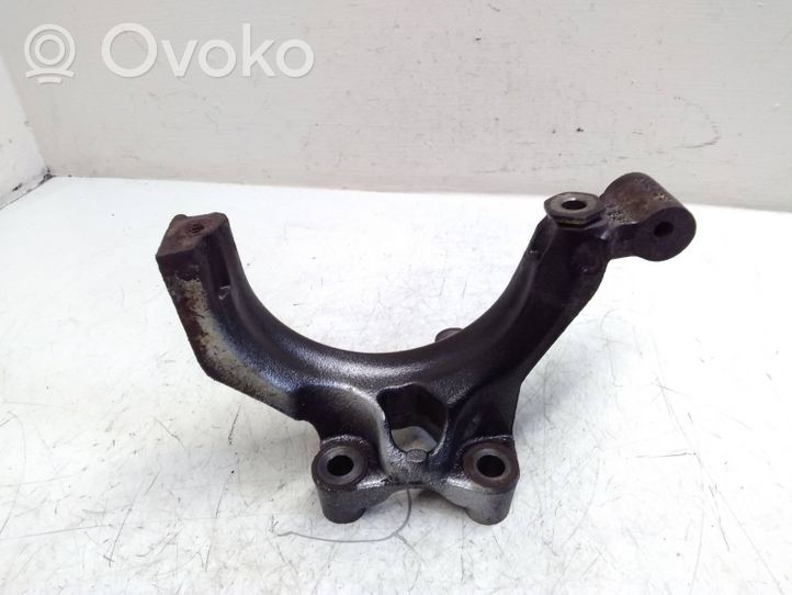 Volkswagen PASSAT B8 Engine mounting bracket 04L425