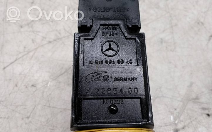 Mercedes-Benz C W203 Débitmètre d'air massique A6110940048