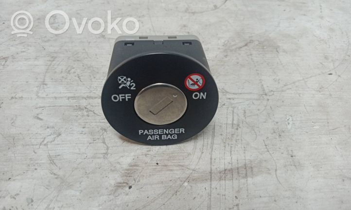 KIA Sportage Passenger airbag on/off switch 