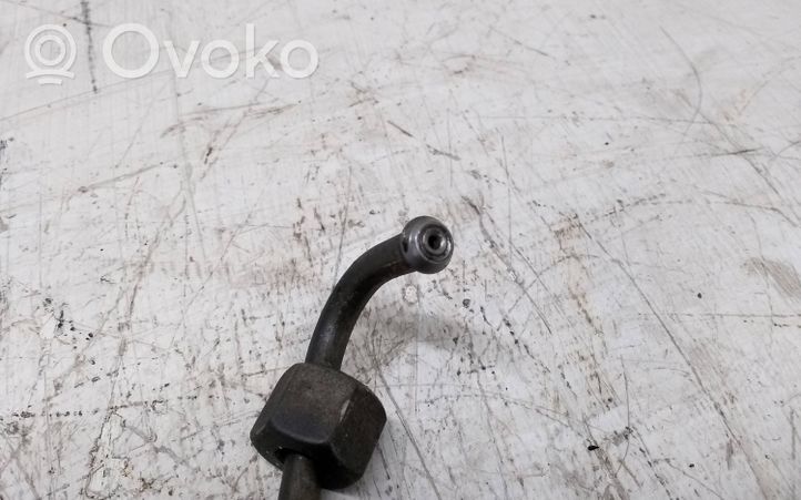 Volkswagen PASSAT B5 Fuel injector supply line/pipe 