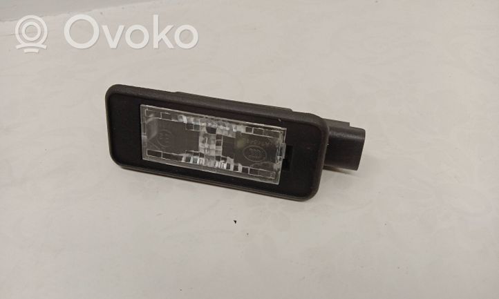 Citroen C4 II Picasso Lampa oświetlenia tylnej tablicy rejestracyjnej 9682403680