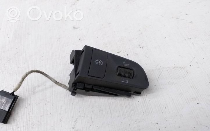 Audi A3 S3 A3 Sportback 8P Przełącznik / Przycisk kierownicy 4F0951527A