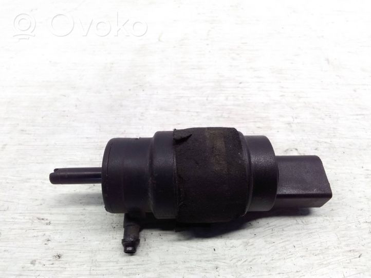 Audi A4 S4 B8 8K Tuulilasi tuulilasinpesimen pumppu 8K5955647