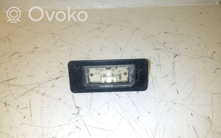 BMW X5 E70 Lampa oświetlenia tylnej tablicy rejestracyjnej 1110740054