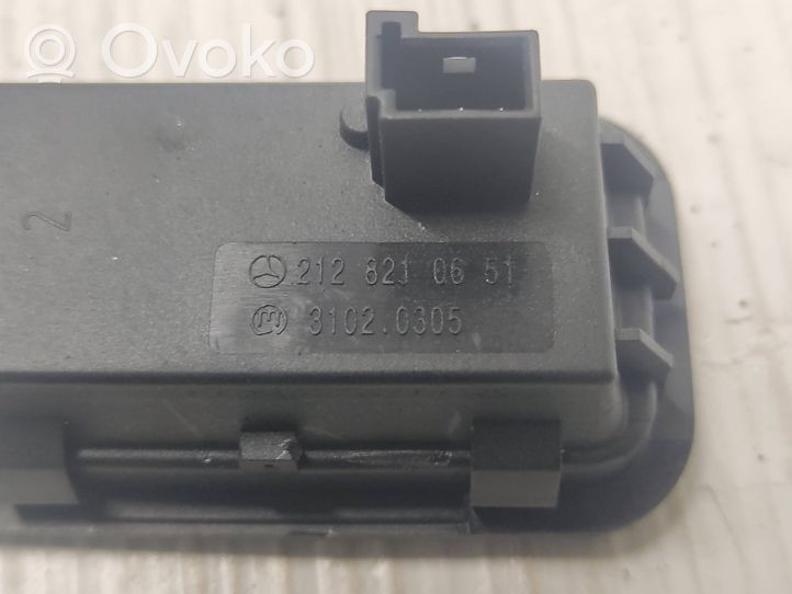 Mercedes-Benz C W204 Tailgate/trunk/boot open switch 2128210651