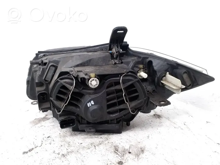 BMW 1 E81 E87 Lampa przednia 7249652