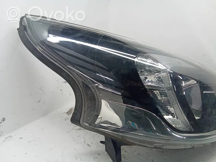 Opel Vivaro Headlight/headlamp 260108099R