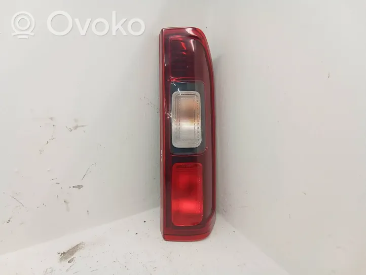 Opel Vivaro Aizmugurējais lukturis virsbūvē 265504656R