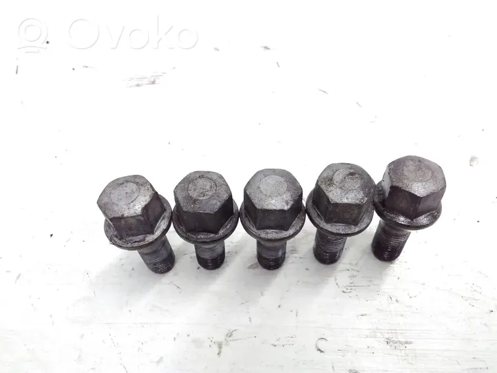 Fiat 500L Nuts/bolts 