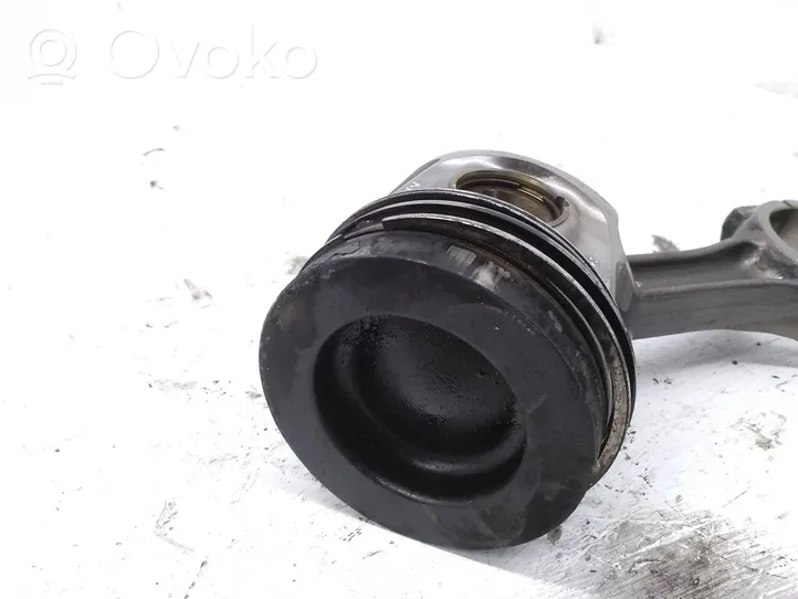 Volkswagen Caddy Piston with connecting rod 