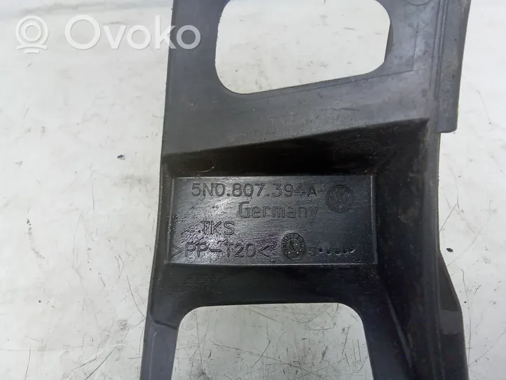 Volkswagen Tiguan Soporte de montaje del parachoques trasero 5N0807394A