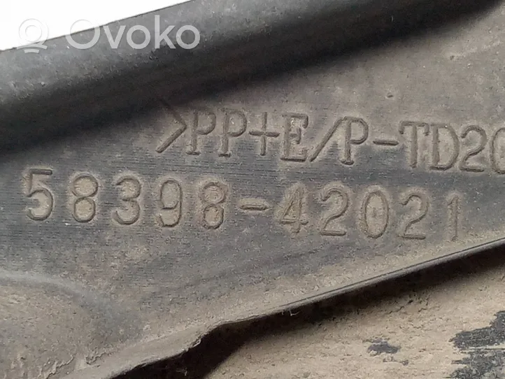 Toyota RAV 4 (XA30) Другая деталь дна 5839842021