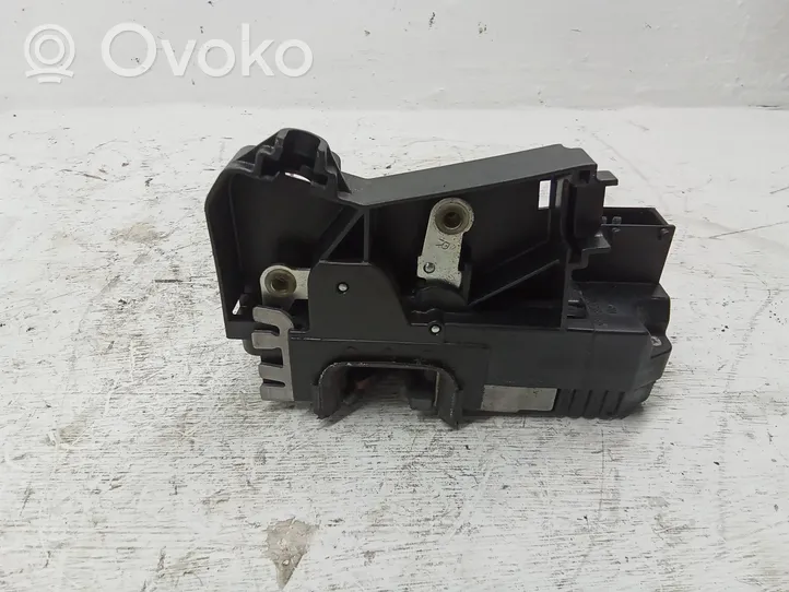 Renault Trafic II (X83) Front door lock 8200008261