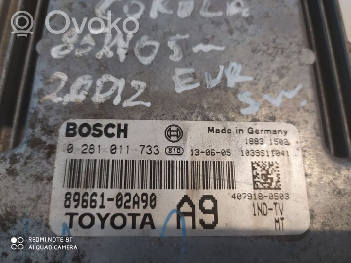 Toyota Corolla E120 E130 Variklio valdymo blokas 8966102A90