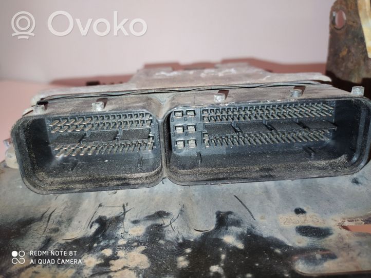 Opel Astra H Sterownik / Moduł ECU 0281011943