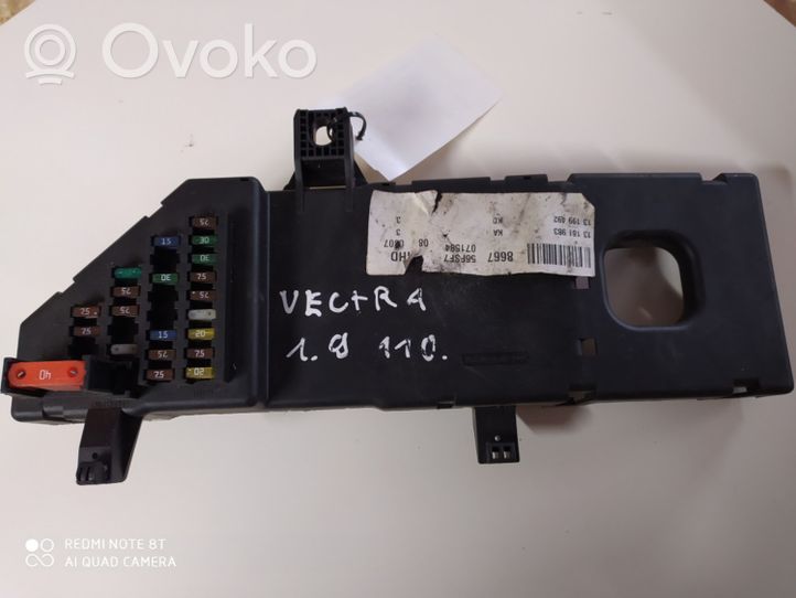 Opel Vectra C Module de fusibles 13181983