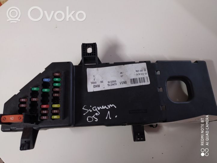 Opel Signum Ramka / Moduł bezpieczników 13223678