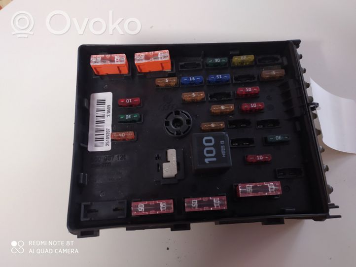 Volkswagen PASSAT B6 Module de fusibles 3C0937125