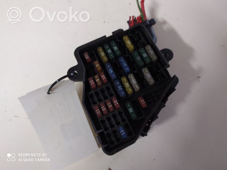 Audi A4 S4 B6 8E 8H Fuse module 8D2941824