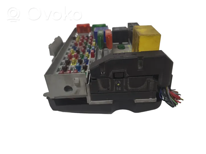 Opel Astra G Module de fusibles 24412497