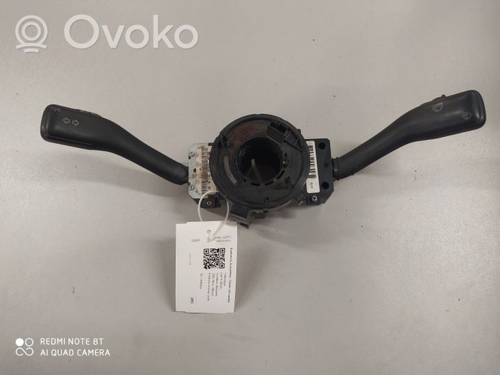 Volkswagen Golf IV Leva/interruttore dell’indicatore di direzione e tergicristallo 8L0953513B