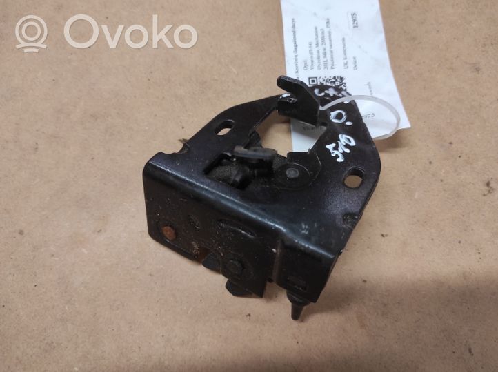 Opel Vivaro Loading door lock 