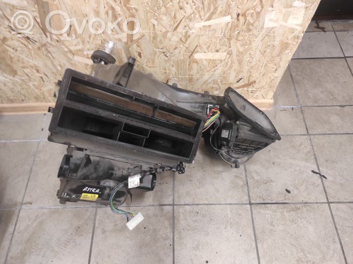 Opel Astra G Interior heater climate box assembly 52475627