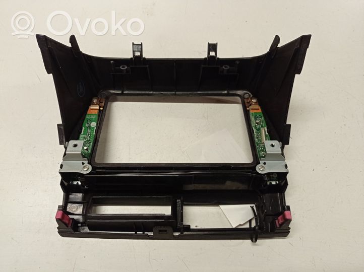 Toyota Prius (XW20) Radion/GPS-laitteen pääyksikön kehys 