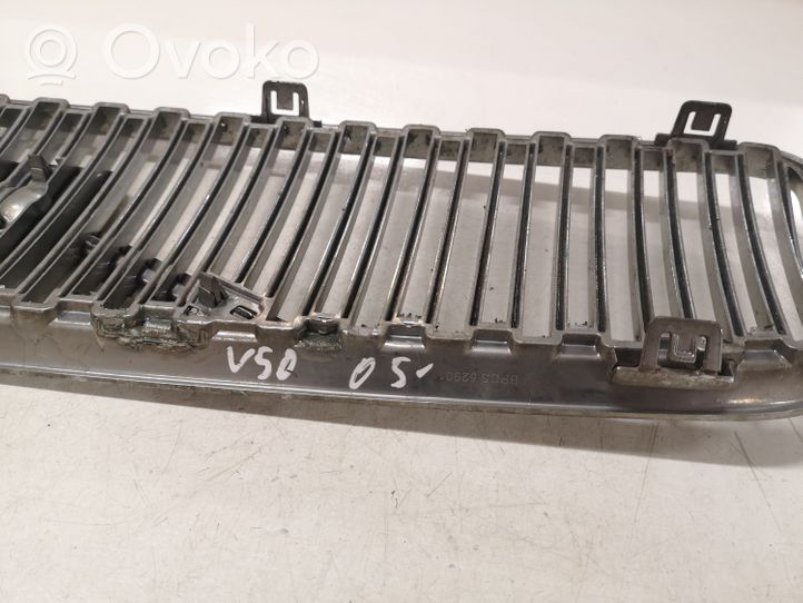 Volvo V50 Maskownica / Grill / Atrapa górna chłodnicy 08678556