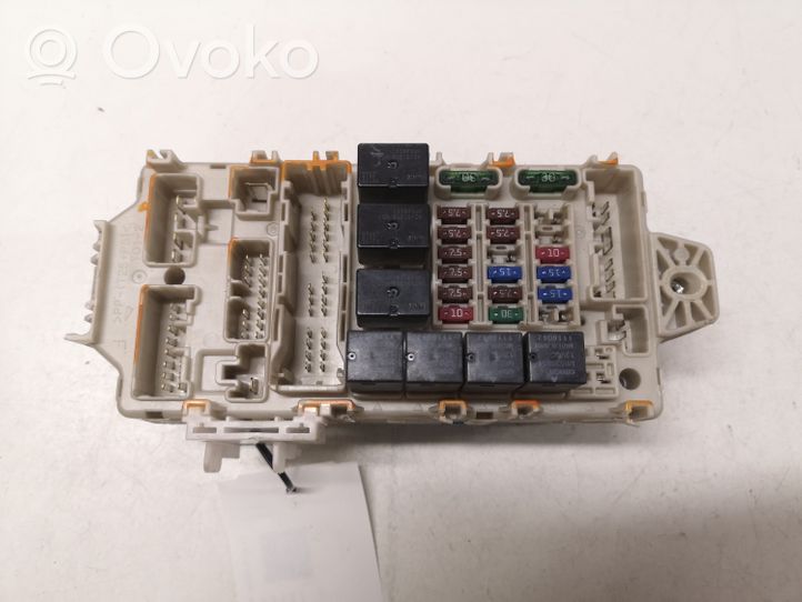 Mitsubishi Grandis Module de fusibles MR587655