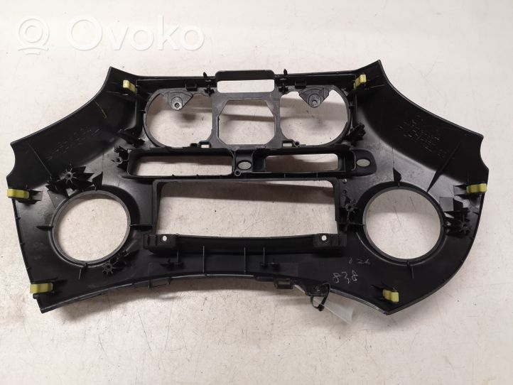 Toyota Yaris Radion/GPS-laitteen pääyksikön kehys 7591970010