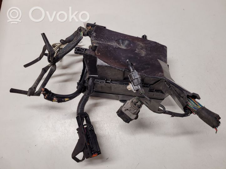 Toyota Auris 150 Module de fusibles 7233R0A2