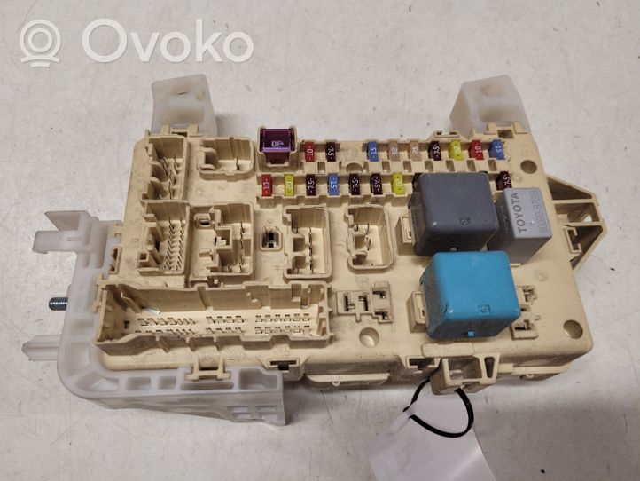 Toyota Corolla Verso AR10 Module de fusibles 892210F010