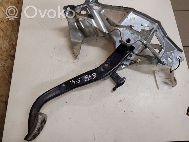 Opel Astra H Clutch pedal 2887010883