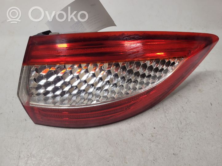 Ford Mondeo MK IV Galinis žibintas kėbule 7S7113404B