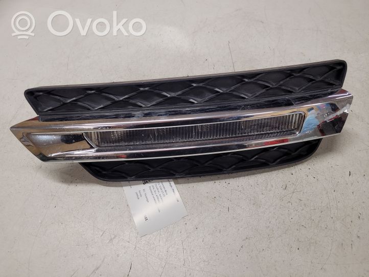 Mercedes-Benz GL X166 Etusumuvalo A2049065401