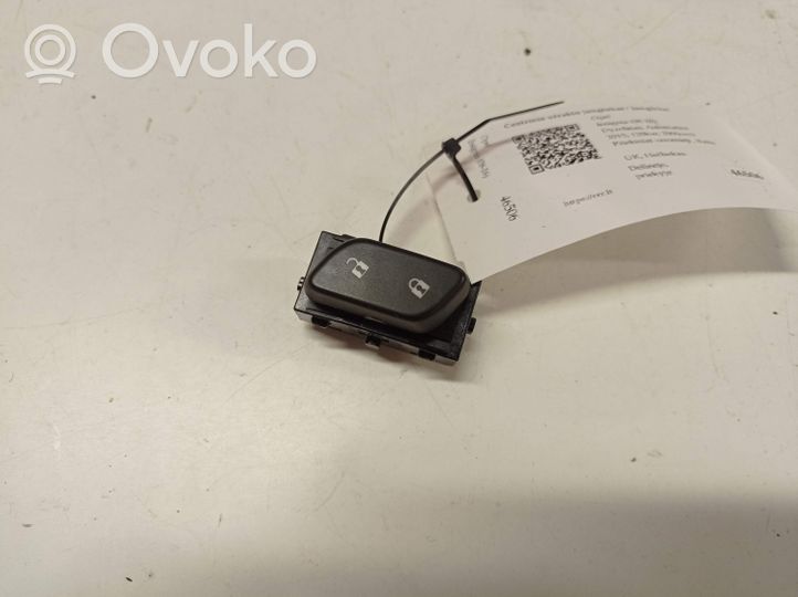 Opel Insignia A Central locking switch button 22899704