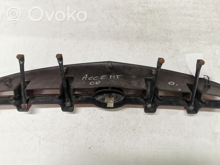 Hyundai Accent Griglia superiore del radiatore paraurti anteriore 8656025220