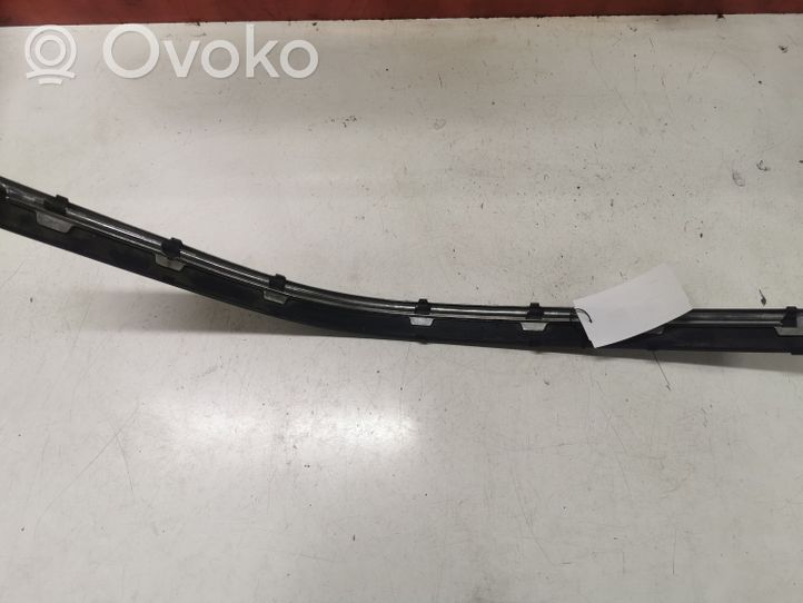 Audi A4 S4 B5 8D Modanatura separatore del paraurti anteriore 8226561