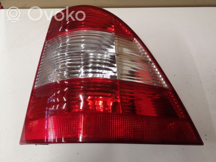 Mercedes-Benz C W203 Lampa tylna 22335600