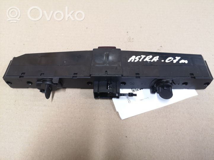 Opel Astra H A set of switches 13100105