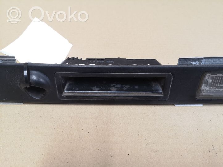 Audi A6 S6 C6 4F Отделка номерного знака 8E0827657E