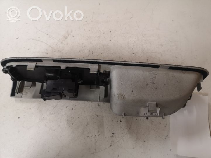 Volvo C30 Interrupteur commade lève-vitre 8679667