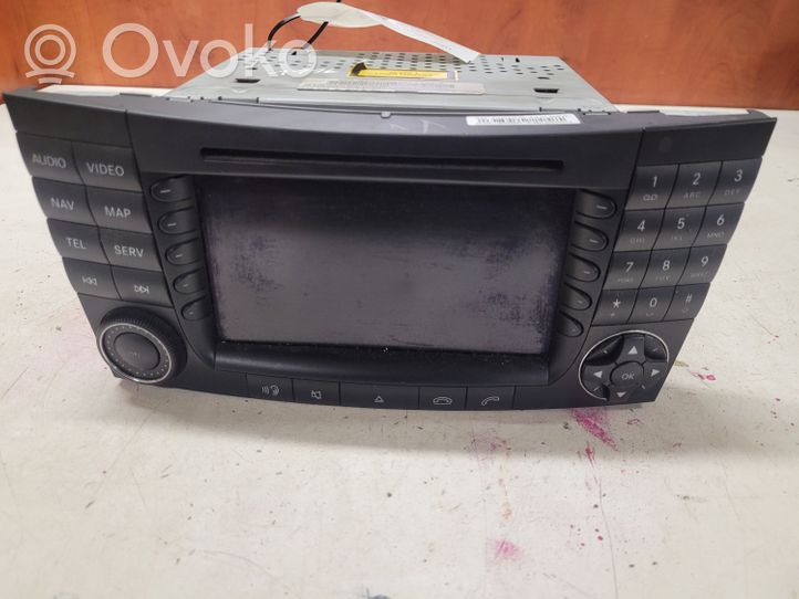 Mercedes-Benz E W211 Panel / Radioodtwarzacz CD/DVD/GPS A2118203297001