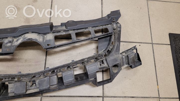 Opel Vectra C Support de montage de pare-chocs avant 13182876