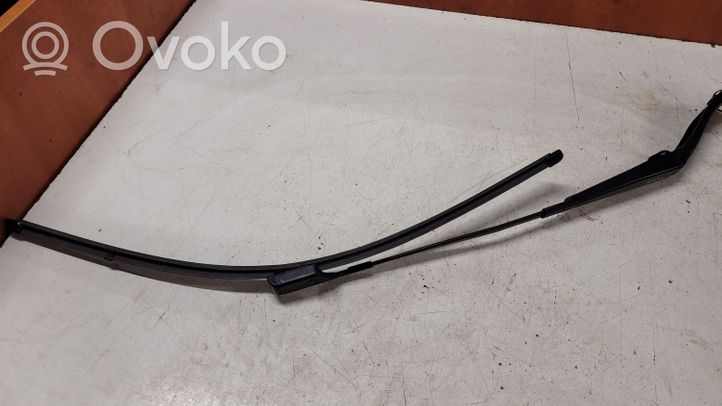 Volvo XC60 Front wiper blade arm 3075325